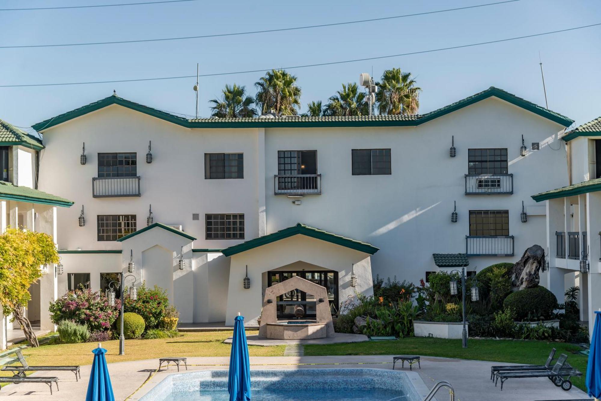 Quinta Dorada Hotel & Suites Saltillo Exterior photo