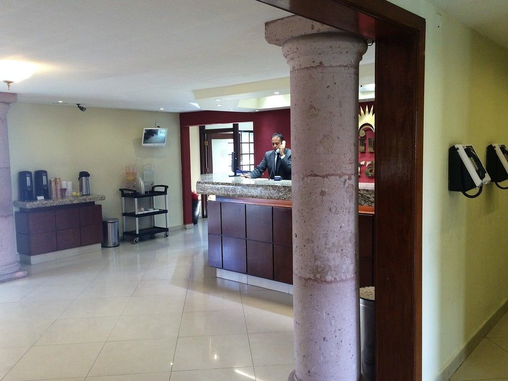 Quinta Dorada Hotel & Suites Saltillo Exterior photo