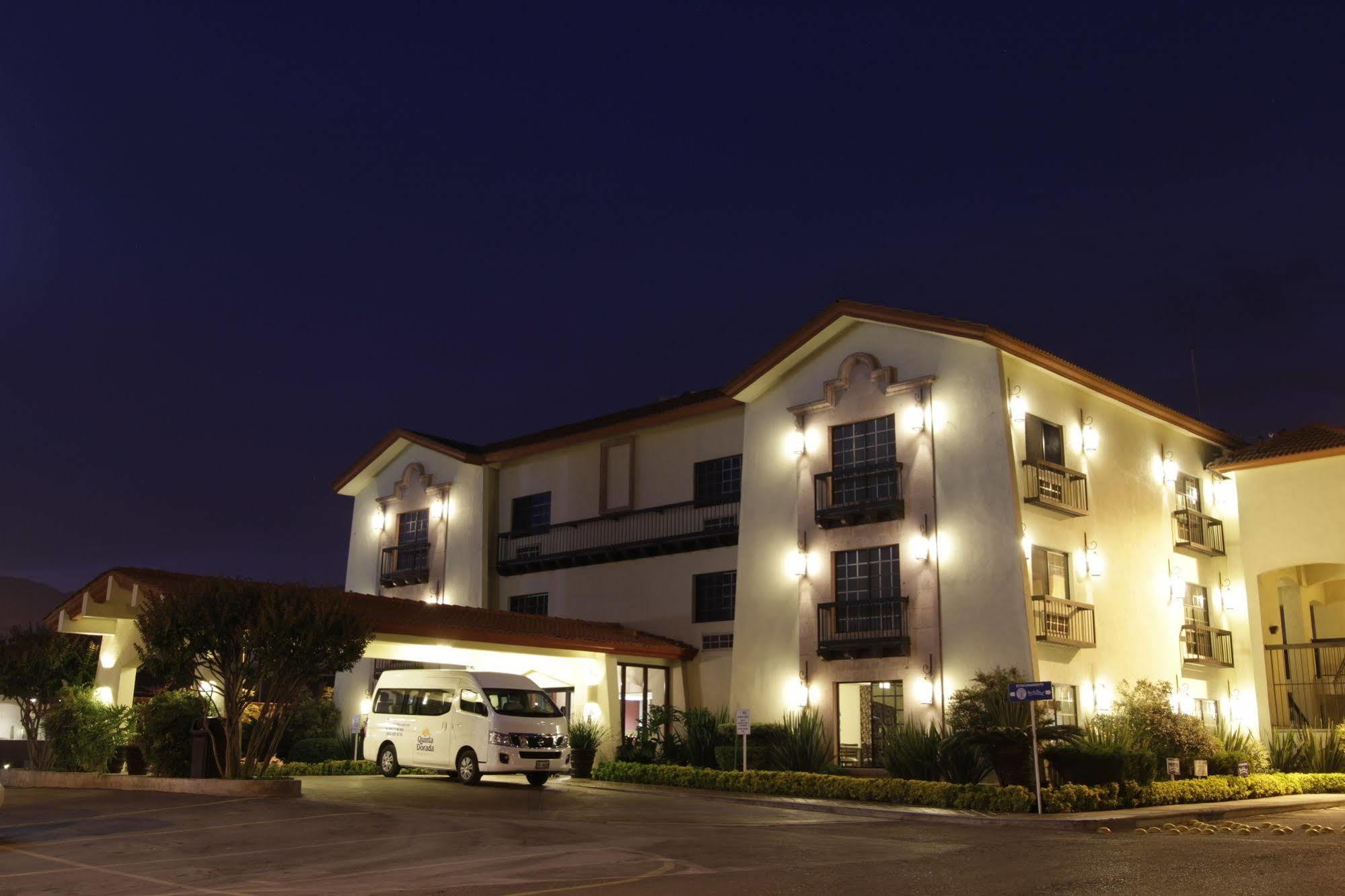 Quinta Dorada Hotel & Suites Saltillo Exterior photo