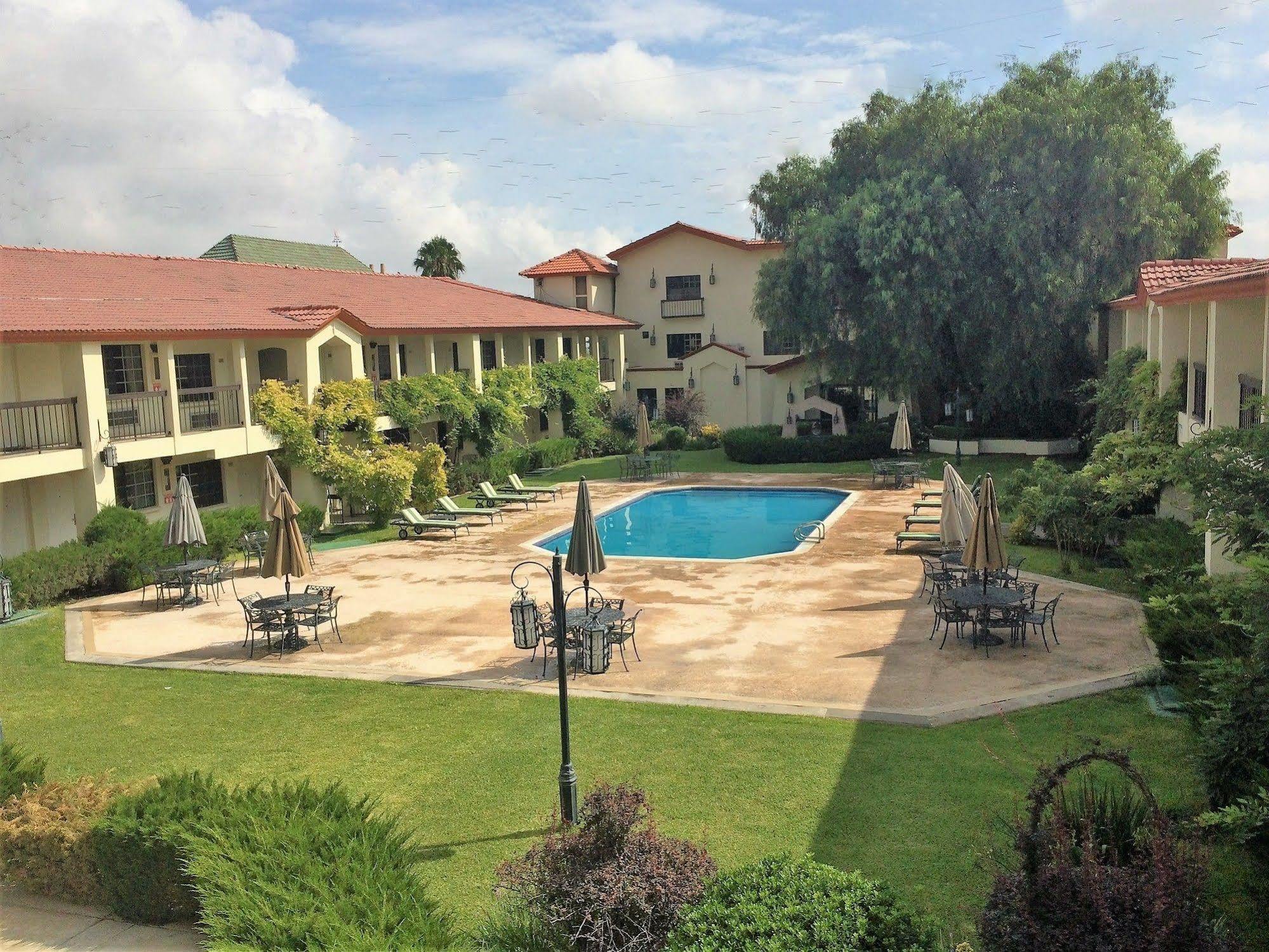Quinta Dorada Hotel & Suites Saltillo Exterior photo